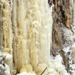 4.1.2016 Kielce. Alpiniści zrobili skałkach rezerwatu Kadzielnia lodospad. / Wojciech Habdas / Radio Kielce