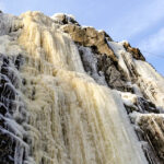 4.1.2016 Kielce. Alpiniści zrobili skałkach rezerwatu Kadzielnia lodospad. / Wojciech Habdas / Radio Kielce