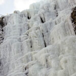 4.1.2016 Kielce. Alpiniści zrobili skałkach rezerwatu Kadzielnia lodospad. / Wojciech Habdas / Radio Kielce