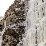 4.1.2016 Kielce. Alpiniści zrobili skałkach rezerwatu Kadzielnia lodospad. / Wojciech Habdas / Radio Kielce