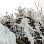 4.1.2016 Kielce. Alpiniści zrobili skałkach rezerwatu Kadzielnia lodospad. / Wojciech Habdas / Radio Kielce