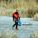 4.1.2016 Kielce. Alpiniści zrobili skałkach rezerwatu Kadzielnia lodospad. / Wojciech Habdas / Radio Kielce