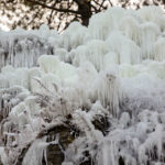4.1.2016 Kielce. Alpiniści zrobili skałkach rezerwatu Kadzielnia lodospad. / Wojciech Habdas / Radio Kielce