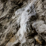 4.1.2016 Kielce. Alpiniści zrobili skałkach rezerwatu Kadzielnia lodospad. / Wojciech Habdas / Radio Kielce