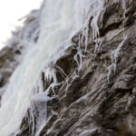 4.1.2016 Kielce. Alpiniści zrobili skałkach rezerwatu Kadzielnia lodospad. / Wojciech Habdas / Radio Kielce