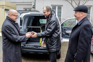 27.1.2016 Kielce. Od środy pracownicy schroniska dla bezdomnych zwierząt w Dyminach będą jeździć na patrole interwencyjne nowym samochodem. / Wojciech Habdas / Radio Kielce