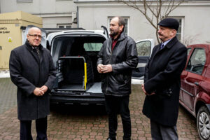 27.1.2016 Kielce. Od środy pracownicy schroniska dla bezdomnych zwierząt w Dyminach będą jeździć na patrole interwencyjne nowym samochodem. / Wojciech Habdas / Radio Kielce