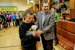 27.1.2016 Kielce. Ferie z futbolem. Wręczenie nagród. Gimnazjaliści - 3 miejsce - drużyna "Bez nazwy" / Wojciech Habdas / Radio Kielce