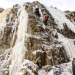 4.1.2016 Kielce. Alpiniści zrobili skałkach rezerwatu Kadzielnia lodospad. / Wojciech Habdas / Radio Kielce