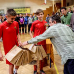 27.1.2016 Kielce. Ferie z futbolem. Wręczenie nagród. Gimnazjaliści - 1 miejsce - "Drużyna Actimela" / Wojciech Habdas / Radio Kielce