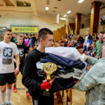 27.1.2016 Kielce. Ferie z futbolem. Wręczenie nagród. Licealiści - 2 miejsce - drużyna "BielczyCzerń" / Wojciech Habdas / Radio Kielce