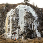 4.1.2016 Kielce. Alpiniści zrobili skałkach rezerwatu Kadzielnia lodospad. / Wojciech Habdas / Radio Kielce