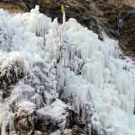 4.1.2016 Kielce. Alpiniści zrobili skałkach rezerwatu Kadzielnia lodospad. / Wojciech Habdas / Radio Kielce