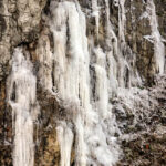 4.1.2016 Kielce. Alpiniści zrobili skałkach rezerwatu Kadzielnia lodospad. / Wojciech Habdas / Radio Kielce