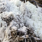 4.1.2016 Kielce. Alpiniści zrobili skałkach rezerwatu Kadzielnia lodospad. / Wojciech Habdas / Radio Kielce