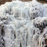 4.1.2016 Kielce. Alpiniści zrobili skałkach rezerwatu Kadzielnia lodospad. / Wojciech Habdas / Radio Kielce