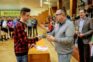 27.1.2016 Kielce. Ferie z futbolem. Wręczenie nagród. Nagrody indywidualne. / Wojciech Habdas / Radio Kielce