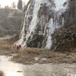 4.1.2016 Kielce. Alpiniści zrobili skałkach rezerwatu Kadzielnia lodospad. / Wojciech Habdas / Radio Kielce