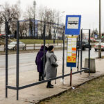 27.1.2016 Kielce. W mieście nadal ustawiane są nowe wiaty przystankowe. / Wojciech Habdas / Radio Kielce