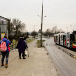 27.1.2016 Kielce. W mieście nadal ustawiane są nowe wiaty przystankowe. / Wojciech Habdas / Radio Kielce