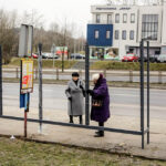 27.1.2016 Kielce. W mieście nadal ustawiane są nowe wiaty przystankowe. / Wojciech Habdas / Radio Kielce