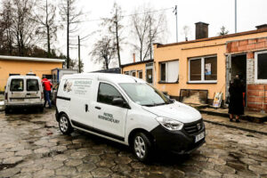 27.1.2016 Kielce. Od środy pracownicy schroniska dla bezdomnych zwierząt w Dyminach będą jeździć na patrole interwencyjne nowym samochodem. / Wojciech Habdas / Radio Kielce