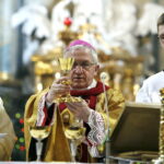 01.01.2016 Jędrzejów. Nuncjusz apostolski w Polsce abp Celestino Migliore przewodniczył uroczystościom oficjalnego ogłoszenia bł. Wincentego Kadłubka – patronem miasta. / Jarosław Kubalski / Radio Kielce