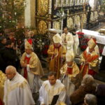 01.01.2016 Jędrzejów. Nuncjusz apostolski w Polsce abp Celestino Migliore przewodniczył uroczystościom oficjalnego ogłoszenia bł. Wincentego Kadłubka – patronem miasta. / Jarosław Kubalski / Radio Kielce