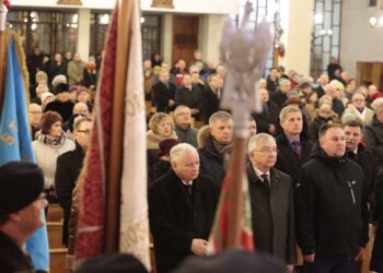 16.01.2016. Uroczystości upamiętniające 3. rocznicę śmierci Jadwigi Kaczyńskiej - Honorowej Obywatelki Starachowic. Wziął w nich udział prezes PiS Jarosław Kaczyński / Włodzimierz Batóg / Radio Kielce