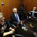 07.01.2016 Kielce. Punkty widzenia w Radiu Kielce. Podsumowanie roku w medycynie. Zofia Małas, Świętokrzyska Izba Pielęgniarek i Położnych, Stanisław Góźdź, dyrektor Świętokrzyskiego Centrum Onkologii i prof. Stanisław Głuszek. / Jarosław Kubalski / Radio Kielce