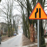 12.01.2015 Kielce. Ulica Stanisława Kostki. Samochody parkują w niedozwolonych miejscach / Stanisław Blinstrub / Radio Kielce