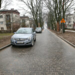 12.01.2015 Kielce. Ulica Stanisława Kostki. Samochody parkują w niedozwolonych miejscach / Stanisław Blinstrub / Radio Kielce