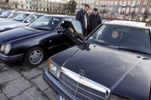 07.02.2016 Kielce. Zlot miłośników mercedesów na Placu Wolności. / Jarosław Kubalski / Radio Kielce