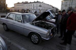 07.02.2016 Kielce. Zlot miłośników mercedesów na Placu Wolności. / Jarosław Kubalski / Radio Kielce