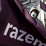 09.02.2016 Kielce. Happening partii Razem przed biurem poselskim Piotra Liroya Marca. / Jarosław Kubalski / Radio Kielce