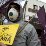 09.02.2016 Kielce. Happening partii Razem przed biurem poselskim Piotra Liroya Marca. / Jarosław Kubalski / Radio Kielce