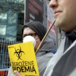 09.02.2016 Kielce. Happening partii Razem przed biurem poselskim Piotra Liroya Marca. / Jarosław Kubalski / Radio Kielce