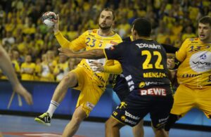 Vive Tauron Kielce kontra Rhein Neckar Loewen (20 lutego 2016 r.) Uros Zorman. / Jarosław Kubalski / Radio Kielce