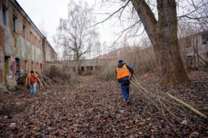 17.02.2016 Ostrowiec Świętokrzyski. Zrujnowana siedziba Gambo. / Teresa Czajkowska / Radio Kielce