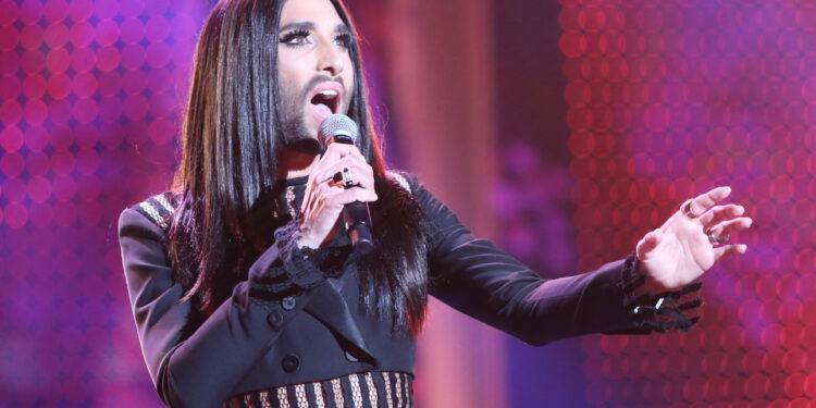 27.06.2015. Sabat Czarownic. Gwiazda wieczoru Conchita Wurst / Kamil Król / Radio Kielce