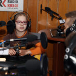 21.02.2016 w DDD gościli przedstawiciele Effectora Kielce. Adrian Buchowski (przyjmujący)  i Adam Swaczyna (asyst. trenera) / Marek Wtorek / Radio Kielce