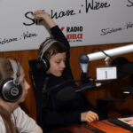 21.02.2016 w DDD gościli przedstawiciele Effectora Kielce. Adrian Buchowski (przyjmujący)  i Adam Swaczyna (asyst. trenera) / Marek Wtorek / Radio Kielce