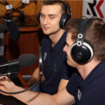 21.02.2016 w DDD gościli przedstawiciele Effectora Kielce. Adrian Buchowski (przyjmujący)  i Adam Swaczyna (asyst. trenera) / Marek Wtorek / Radio Kielce