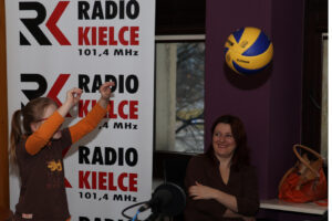 21.02.2016 w DDD gościli przedstawiciele Effectora Kielce. Adrian Buchowski (przyjmujący) i Adam Swaczyna (asyst. trenera) / Marek Wtorek / Radio Kielce