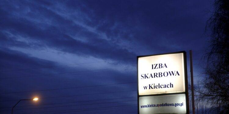 02.02.2016 Kielce. Izba Skarbowa. / Jarosław Kubalski / Radio Kielce