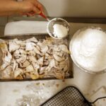 03.02.2016 Kielce. Przygotowywanie faworków i pączków na Tłusty Czwartek w cukierni Dorotka. / Jarosław Kubalski / Radio Kielce