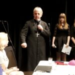 04.02.2016 Kielce. Debaty Młodych. Spotkanie z biskupem Janem Piotrowskim w Domu Kultury Zameczek. / Jarosław Kubalski / Radio Kielce