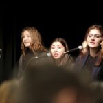 04.02.2016 Kielce. Debaty Młodych. Spotkanie z biskupem Janem Piotrowskim w Domu Kultury Zameczek. / Jarosław Kubalski / Radio Kielce