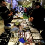 13.02.2016 Kielce. Giełda Kolekcjonerska w Wojewódzkim Domu Kultury. / Jarosław Kubalski / Radio Kielce