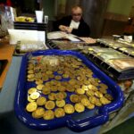 13.02.2016 Kielce. Giełda Kolekcjonerska w Wojewódzkim Domu Kultury. / Jarosław Kubalski / Radio Kielce